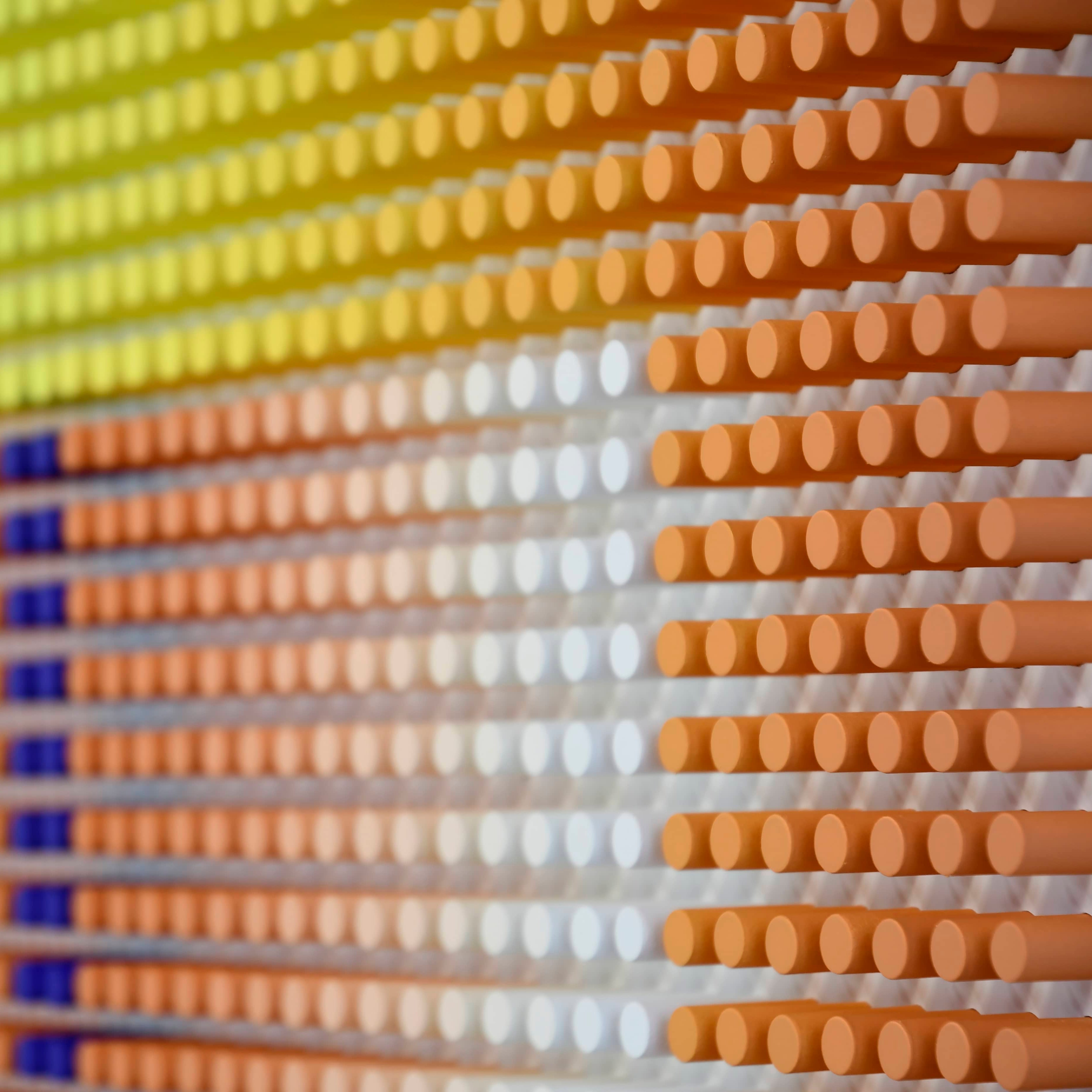 Color swatch with a gradient of yellow, orange, brown, and white shades.